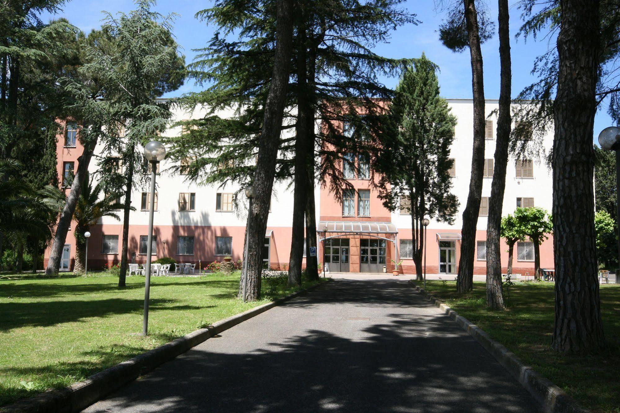 Готель Parco Santa Rita Sacrofano Екстер'єр фото